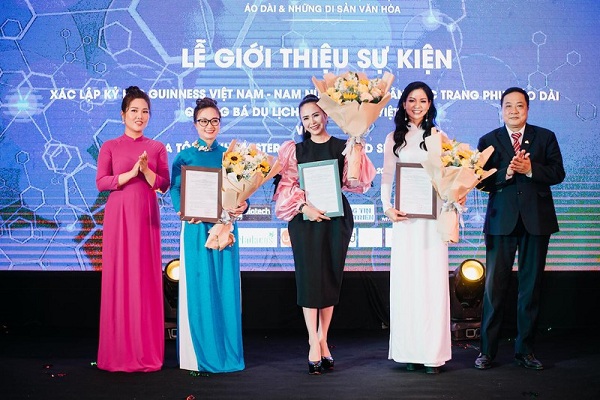 Xác lập Kỷ lục Guinness Việt Nam - Nam Nữ Doanh nhân mặc Trang phục Áo dài Quảng bá Du lịch nhiều nhất Việt Nam